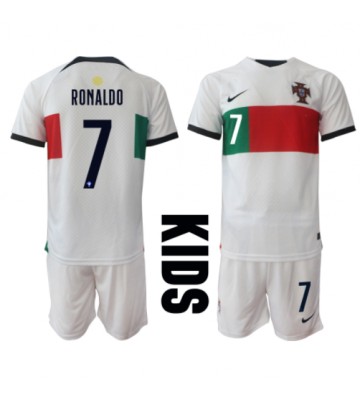 Portugal Cristiano Ronaldo #7 Replika Babytøj Udebanesæt Børn VM 2022 Kortærmet (+ Korte bukser)